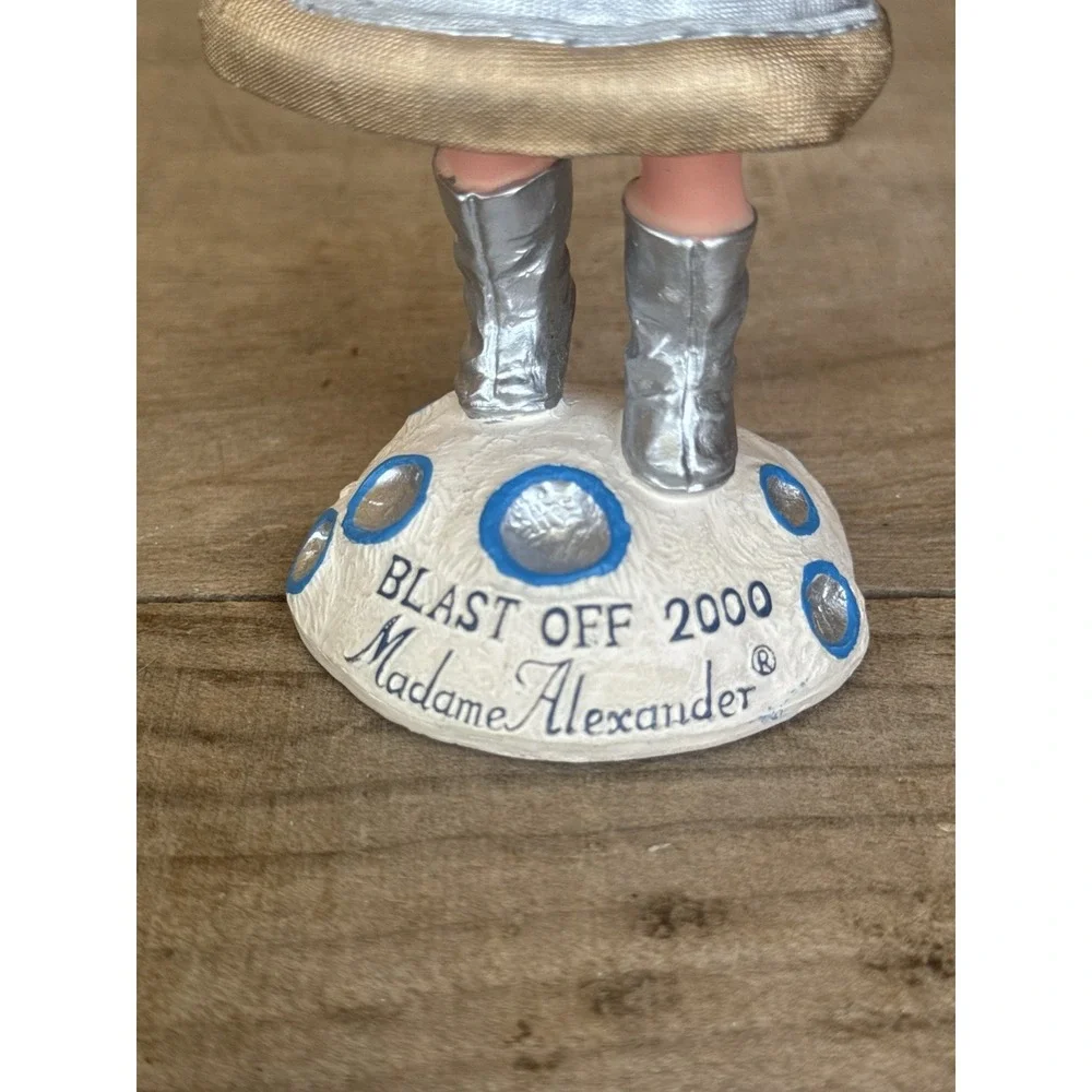Madame Alexander 2000 top